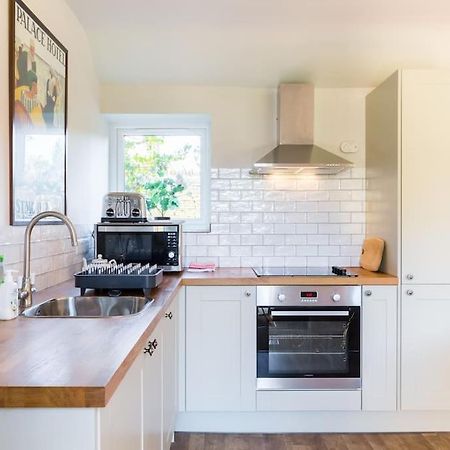 Charming Cottage Surrounded By Idyllic Garden In Peaceful Location In Central Charlbury Exteriör bild