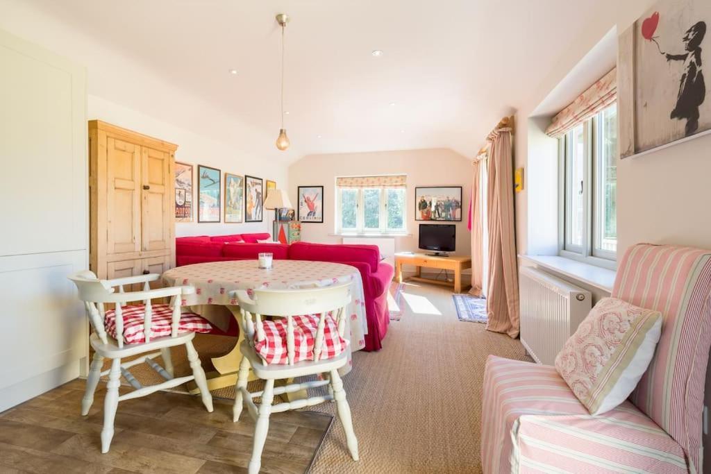 Charming Cottage Surrounded By Idyllic Garden In Peaceful Location In Central Charlbury Exteriör bild
