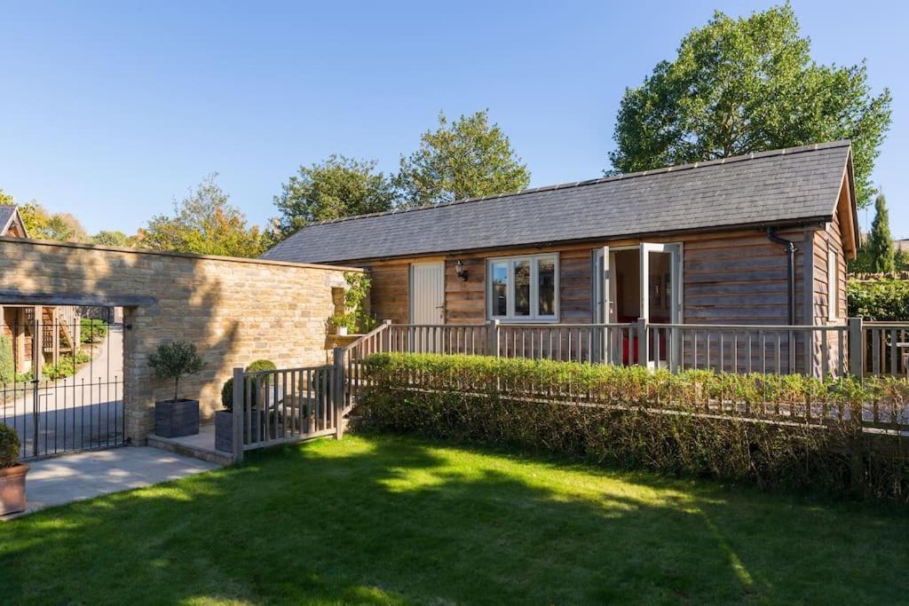 Charming Cottage Surrounded By Idyllic Garden In Peaceful Location In Central Charlbury Exteriör bild